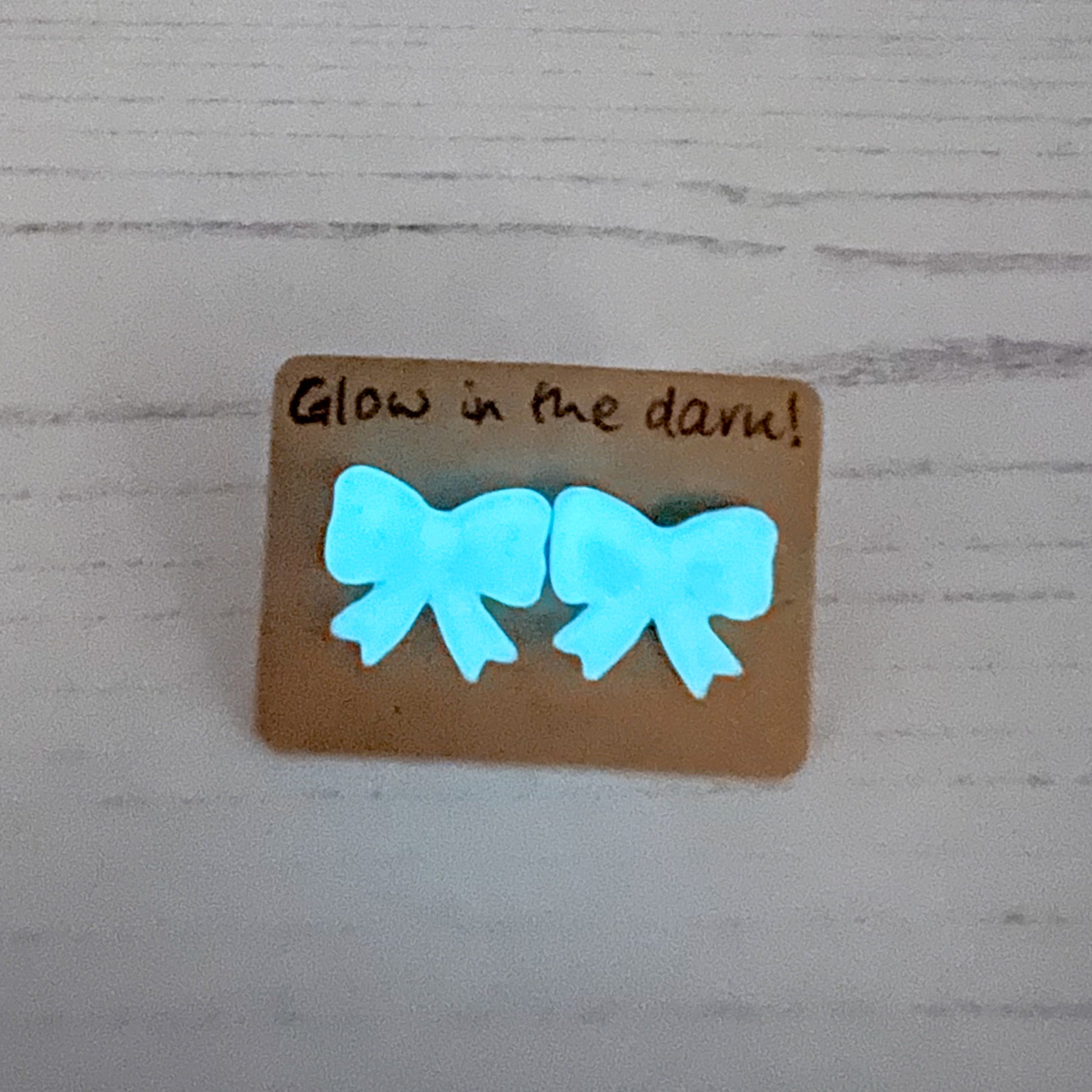 Turquoise - Glow in the dark