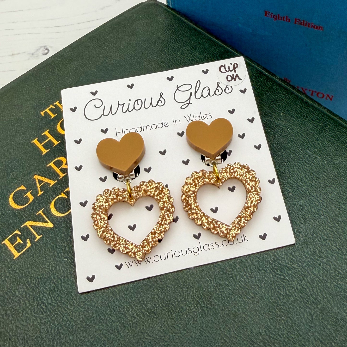 Scallop heart acrylic earrings