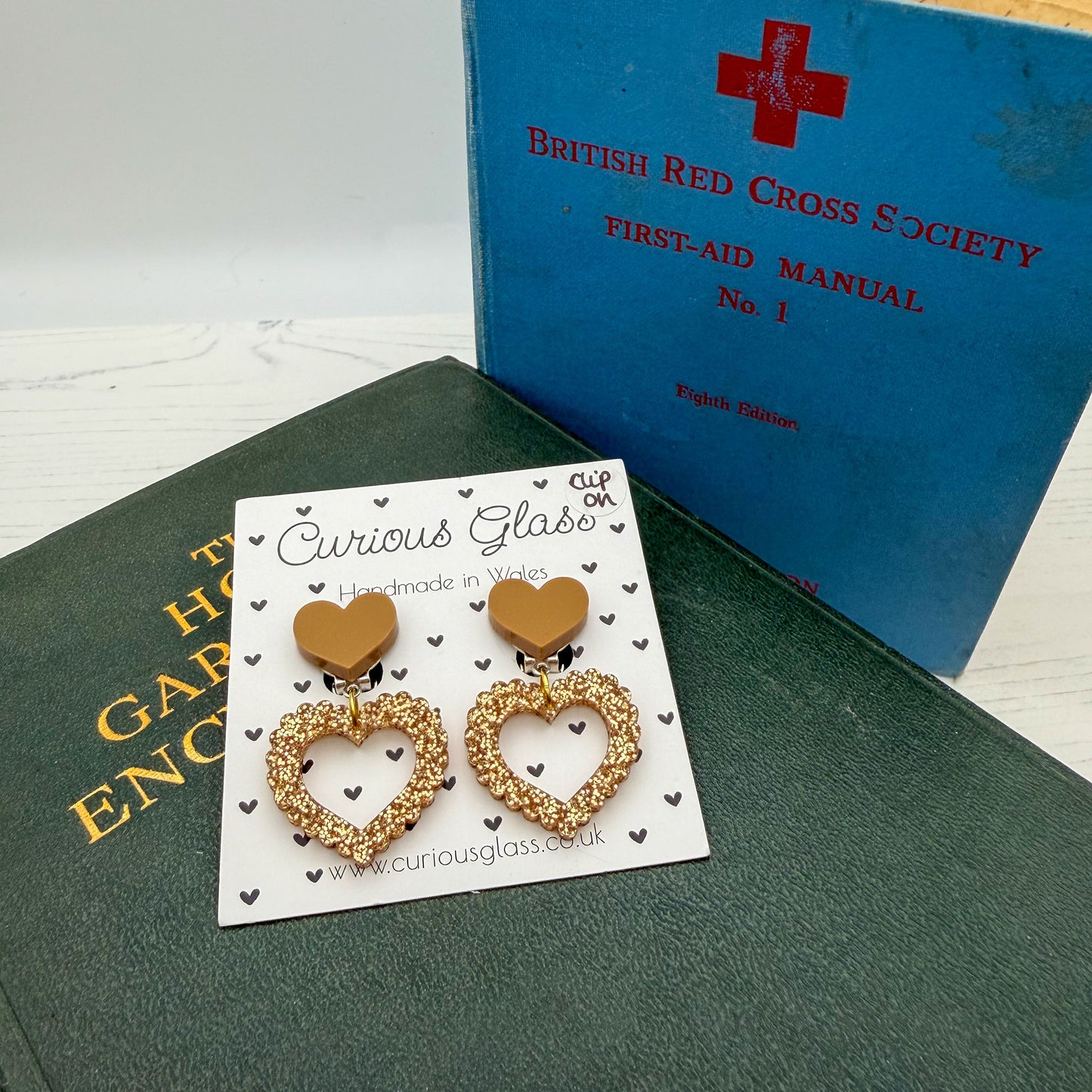 Scallop heart acrylic earrings