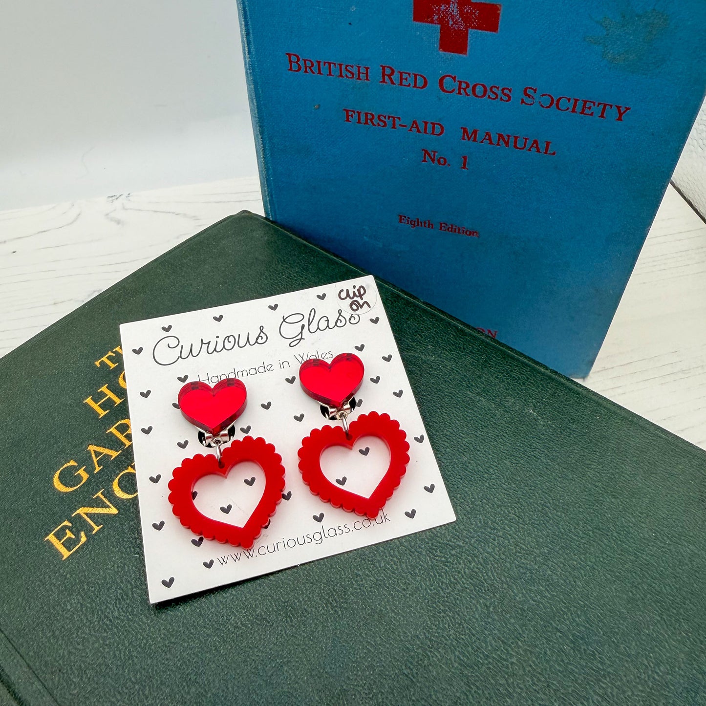 Scallop heart acrylic earrings
