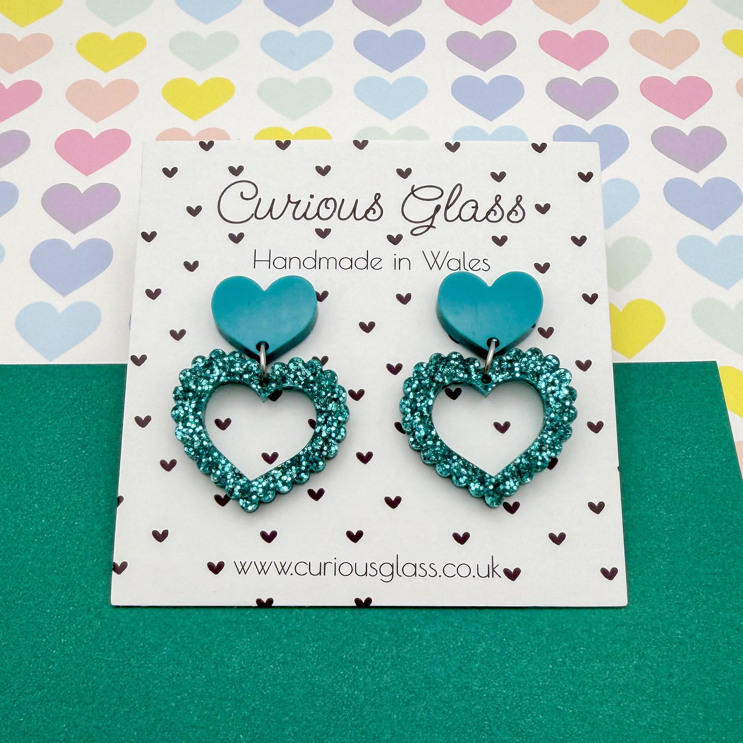Scallop heart acrylic earrings
