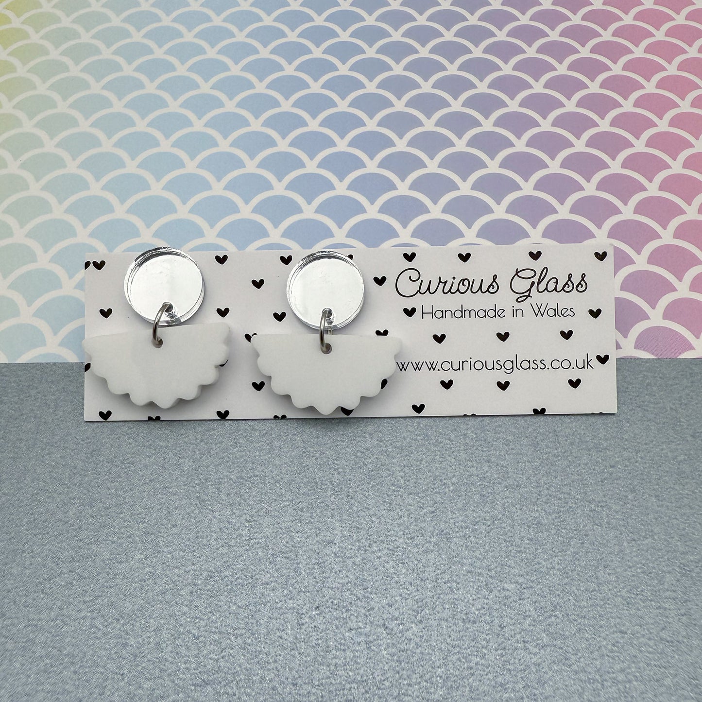 Scallop acrylic earrings - stud