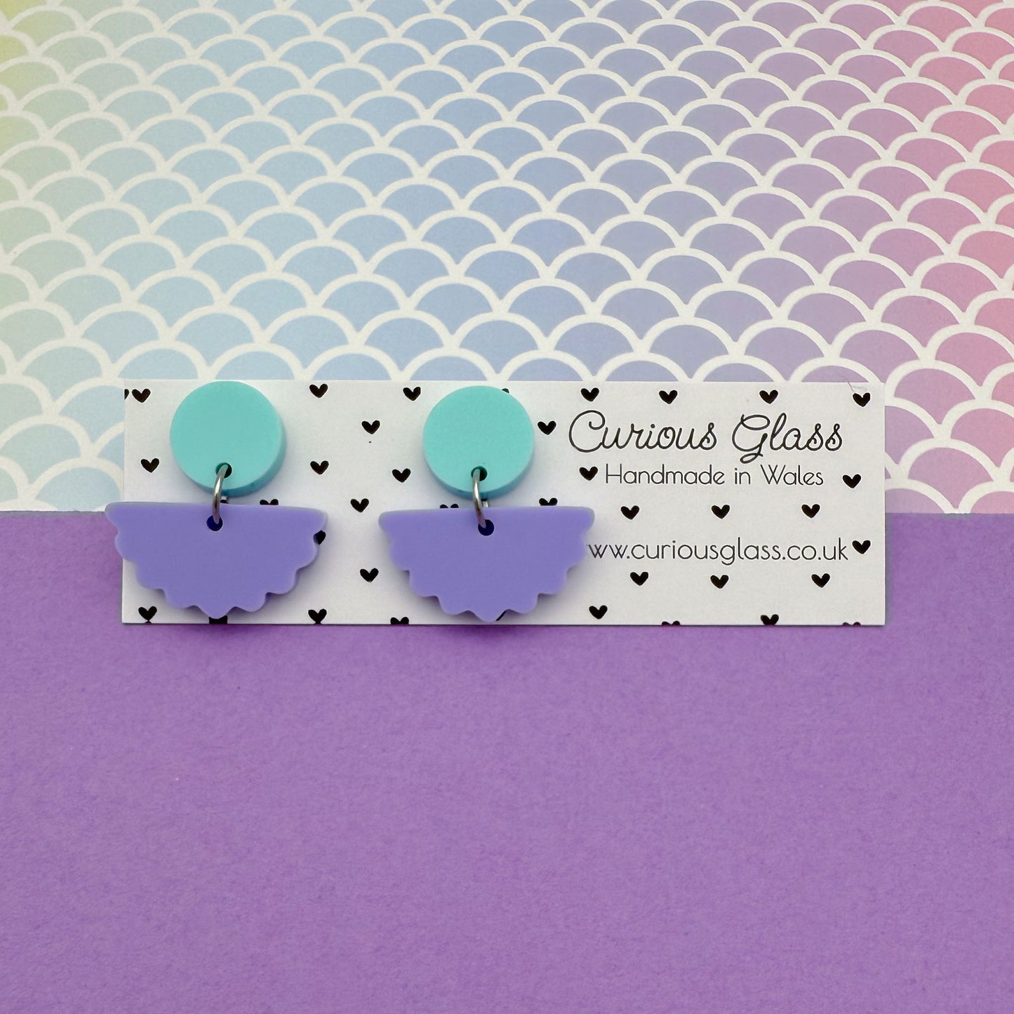 Scallop acrylic earrings - stud