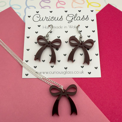Bow acrylic necklace - smaller