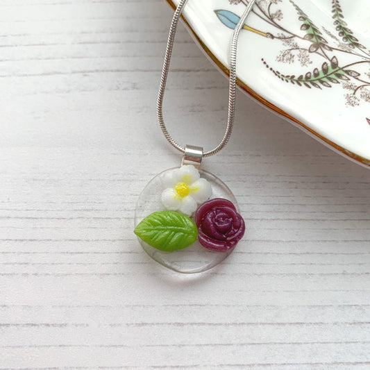 This leaf flower necklace is inspired by the nature from my local Pembrokeshire countryside. Handmade in Wales. Comes with a chain.