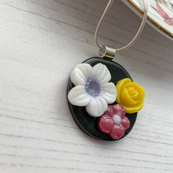 Multi Grey Flower Necklace