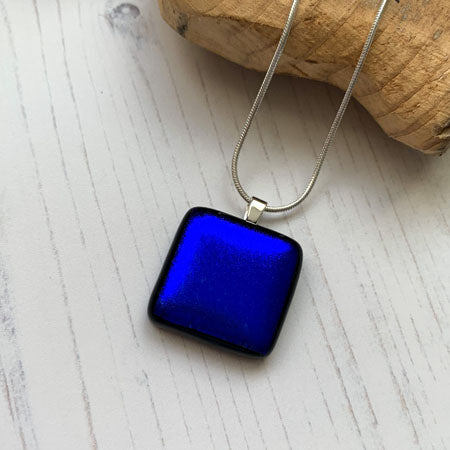 This twinkle purple blue necklace is a handmade necklace that I make with my favourite type of glass, dichroic.