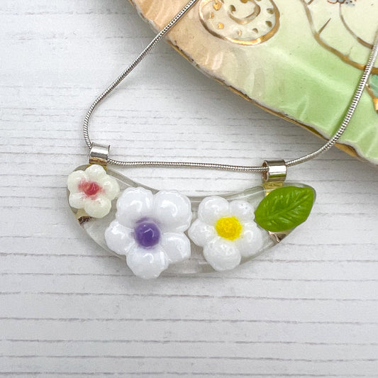 White Flowers Necklace