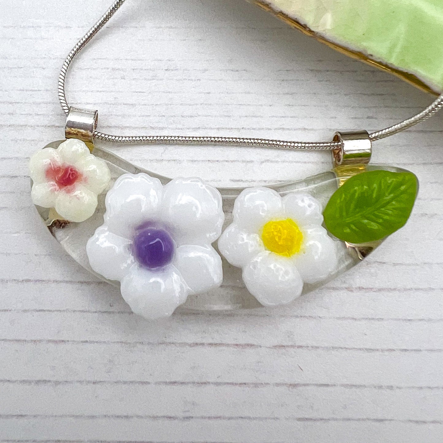 White Flowers Necklace